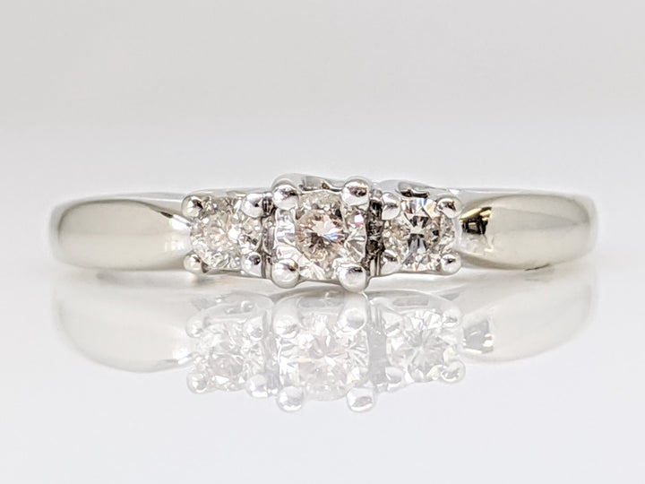 10K WHITE .24 CARAT TOTAL WEIGHT I1 K DIAMOND ROUND (3) TRINITY ESTATE RING 2.6 GRAMS