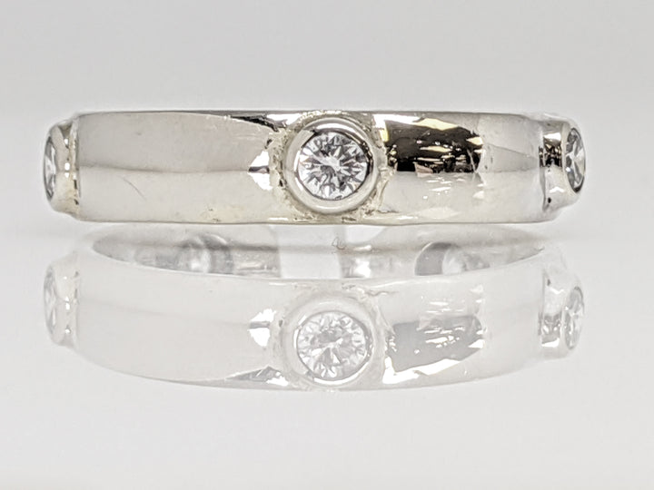 14K WHITE .30 CARAT TOTAL WEIGHT SI2 I DIAMOND ROUND (5) BEZEL SET ESTATE BAND 3.2 GRAMS