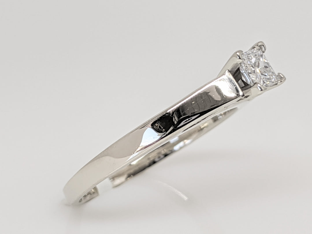 14K WHITE .30 CARAT TOTAL I1 G DIAMOND ROUND RAISED SHANK SOLITAIRE ESTATE RING 3.3 GRAMS