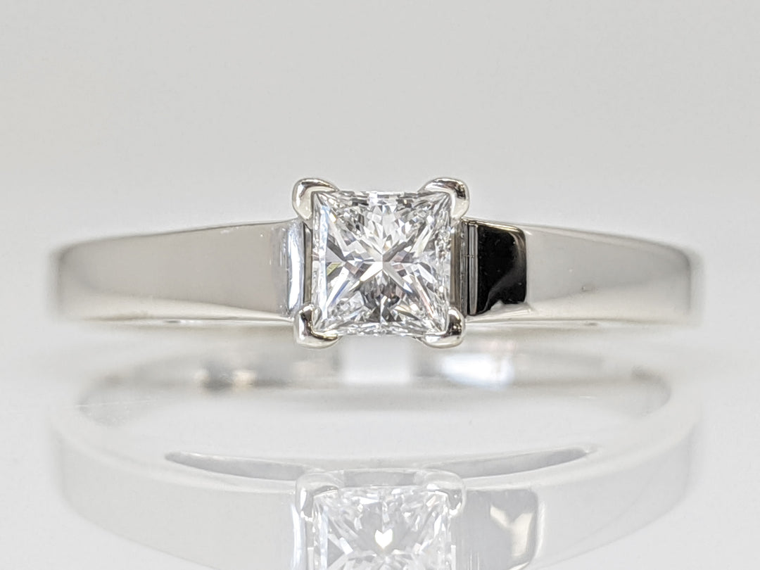 14K WHITE .30 CARAT TOTAL I1 G DIAMOND ROUND RAISED SHANK SOLITAIRE ESTATE RING 3.3 GRAMS