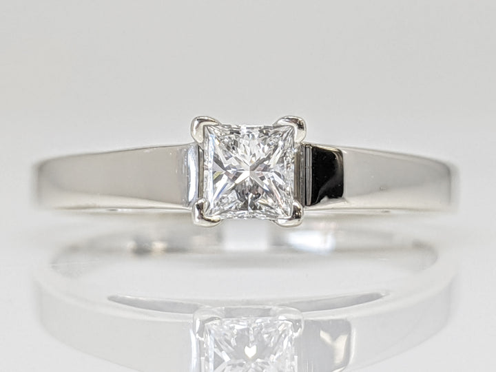 14K WHITE .30 CARAT TOTAL I1 G DIAMOND ROUND RAISED SHANK SOLITAIRE ESTATE RING 3.3 GRAMS