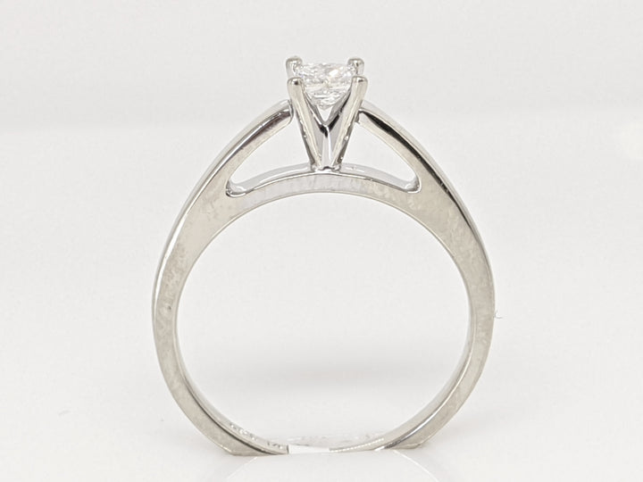 14K WHITE .20 CARAT TOTAL I1 H DIAMOND PRINCESS CUT RAISED SHANK SOLITAIRE ESTATE RING 2.8 GRAMS
