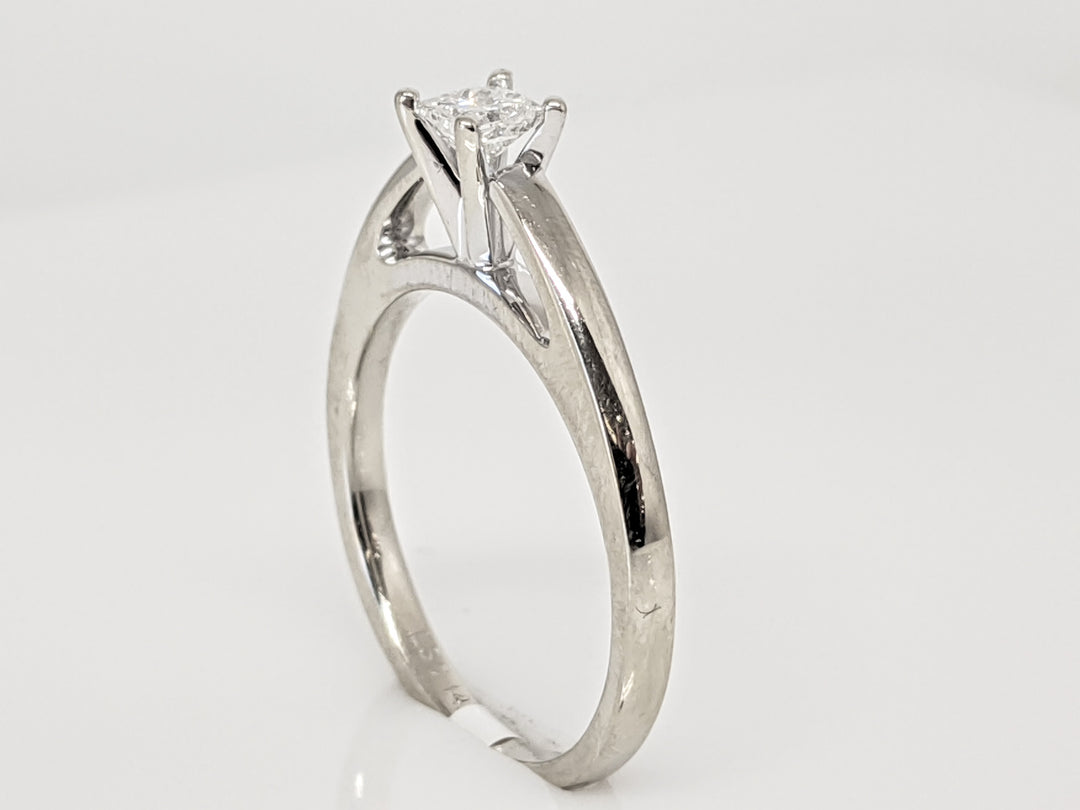 14K WHITE .20 CARAT TOTAL I1 H DIAMOND PRINCESS CUT RAISED SHANK SOLITAIRE ESTATE RING 2.8 GRAMS