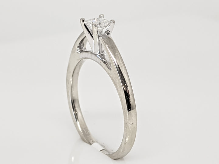 14K WHITE .20 CARAT TOTAL I1 H DIAMOND PRINCESS CUT RAISED SHANK SOLITAIRE ESTATE RING 2.8 GRAMS
