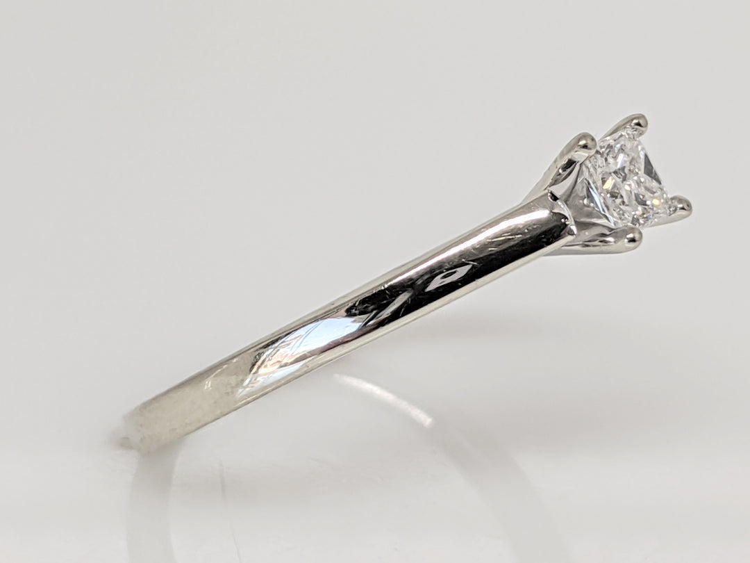14K WHITE .20 CARAT TOTAL I1 H DIAMOND PRINCESS CUT RAISED SHANK SOLITAIRE ESTATE RING 2.8 GRAMS
