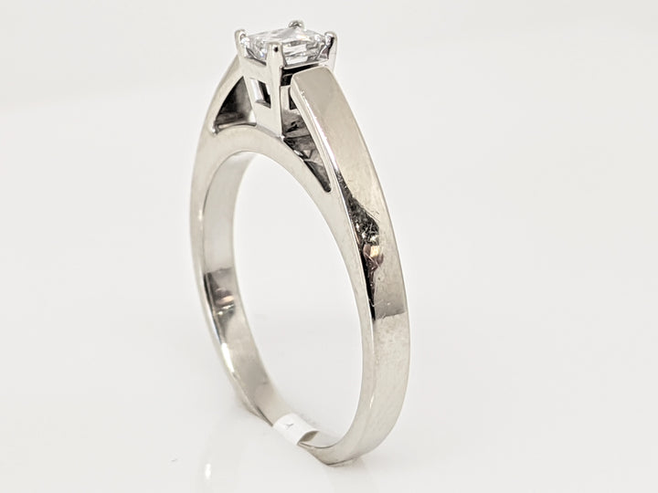 14K WHITE .22 CARAT TOTAL I1 I DIAMOND PRINCESS CUT SOLITAIRE RAISED SHANK ESTATE RING 3.2 GRAMS