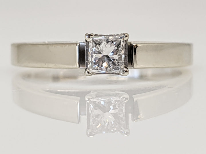 14K WHITE .22 CARAT TOTAL I1 I DIAMOND PRINCESS CUT SOLITAIRE RAISED SHANK ESTATE RING 3.2 GRAMS