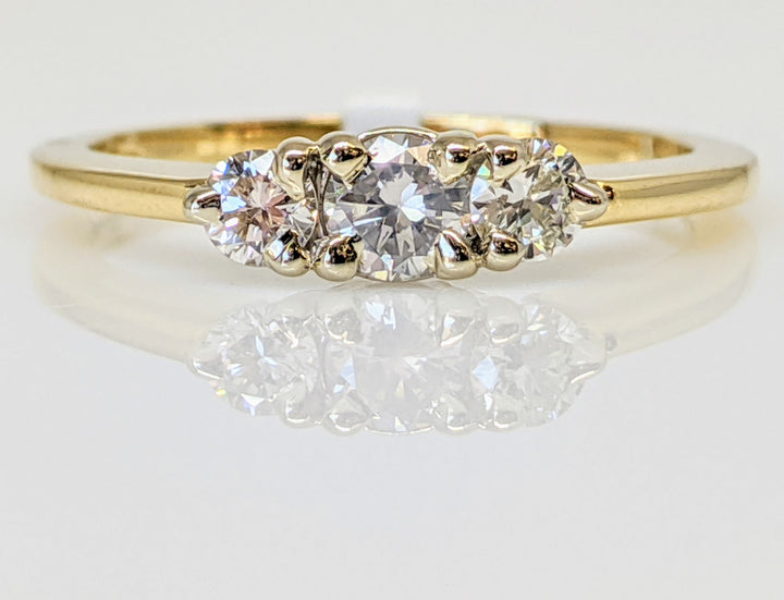 14K .44 CARAT TOTAL WEIGHT SI1 G DIAMOND ROUND (3) TRINITY ESTATE RING 2.3 GRAMS