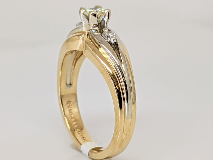 14K TWO TONE .27 CARAT TOTAL WEIGHT DIAMOND ROUND (3) TRINITY ESTATE RING 5.7 GRAMS