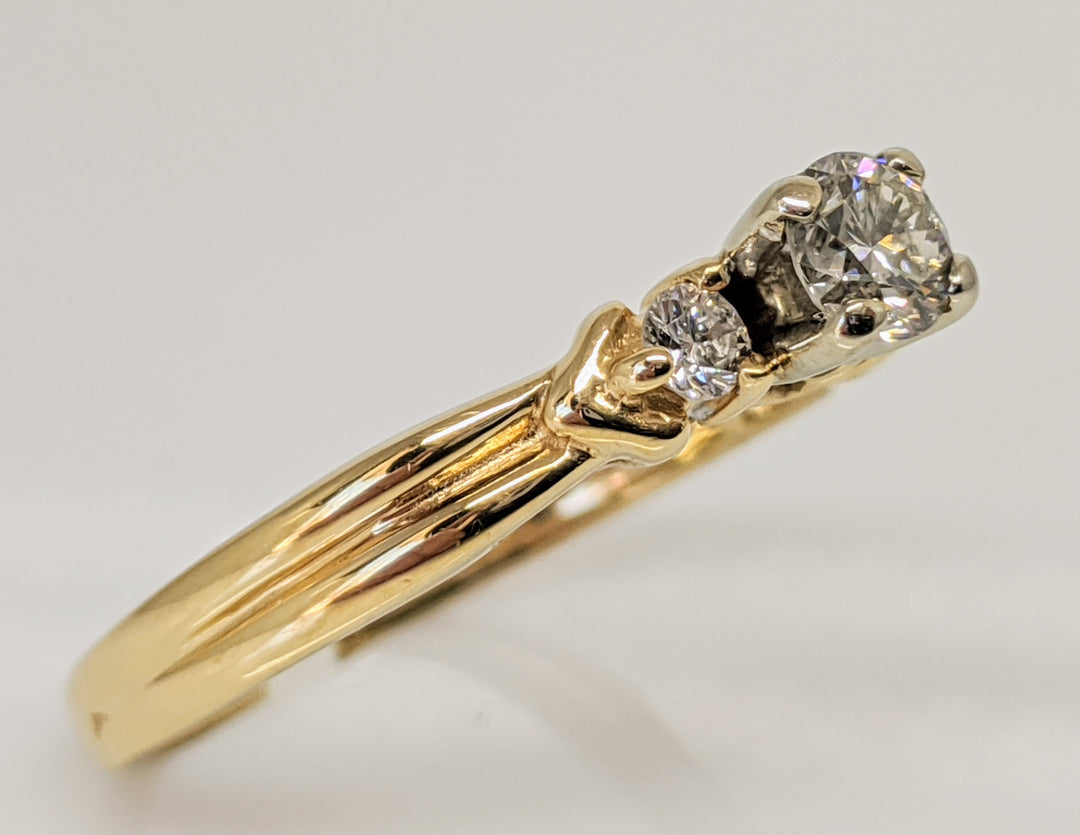 14K .40 CARAT TOTAL WEIGHT SI2 H DIAMOND ROUND (3) TRINITY ESTATE RING 3.3 GRAMS