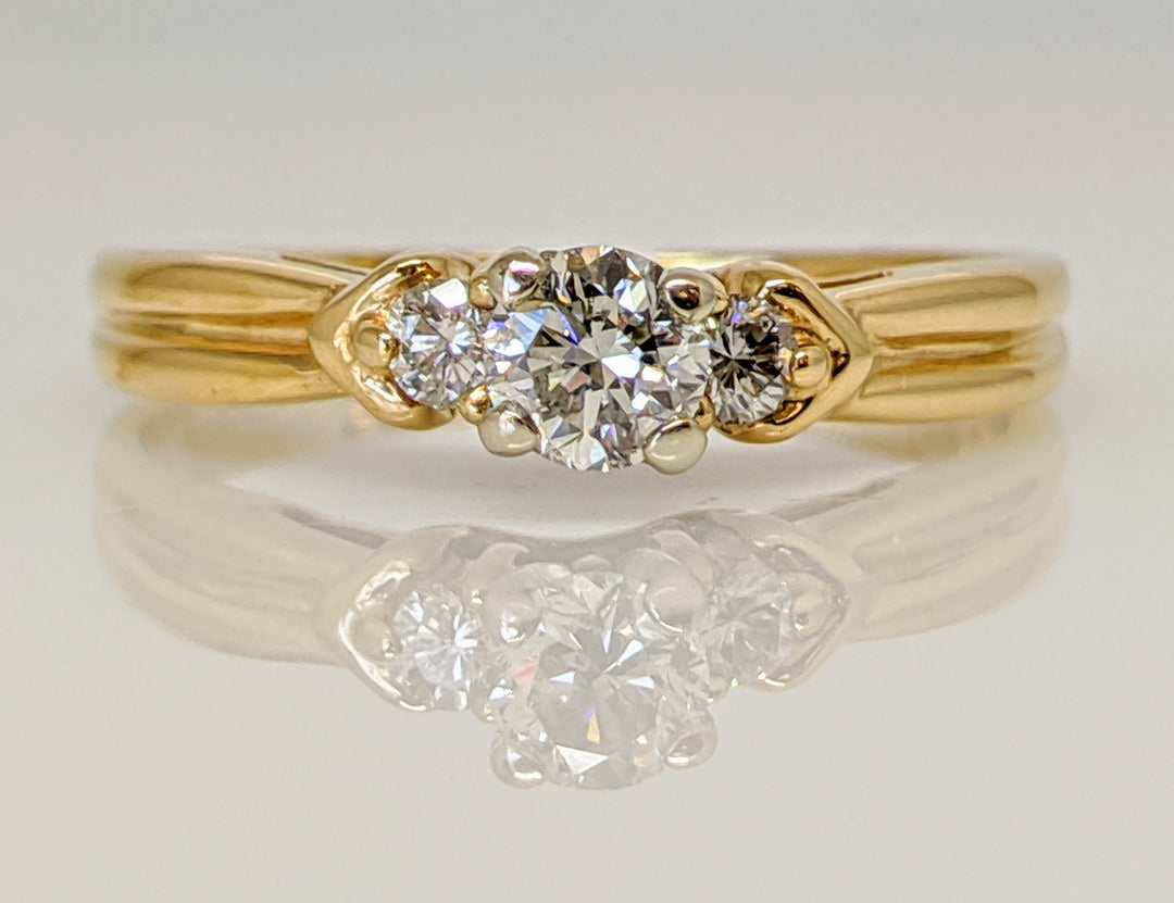 14K .40 CARAT TOTAL WEIGHT SI2 H DIAMOND ROUND (3) TRINITY ESTATE RING 3.3 GRAMS