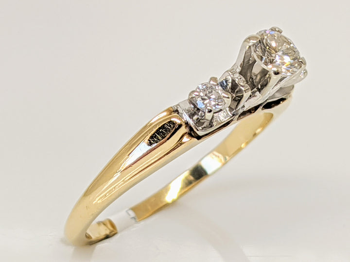 14K .33 CARAT TOTAL WEIGHT VS2 H DIAMOND ROUND (3) TRINITY ESTATE RING 2.9 GRAMS