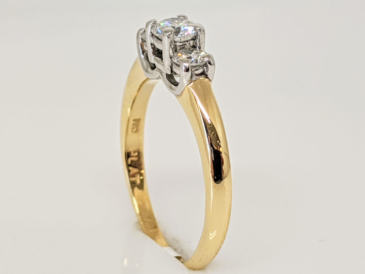 14K .49 CARAT TOTAL WEIGHT I1 G DIAMOND ROUND (3) TRINITY ESTATE RING 2.8 GRAMS