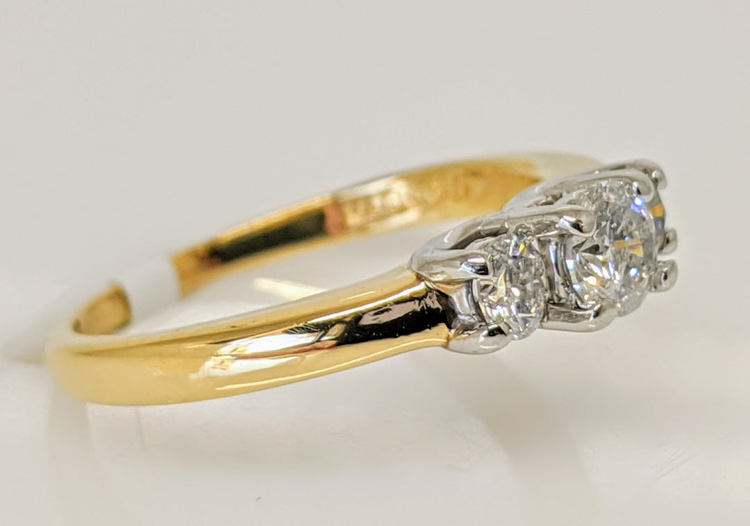 14K .49 CARAT TOTAL WEIGHT I1 G DIAMOND ROUND (3) TRINITY ESTATE RING 2.8 GRAMS