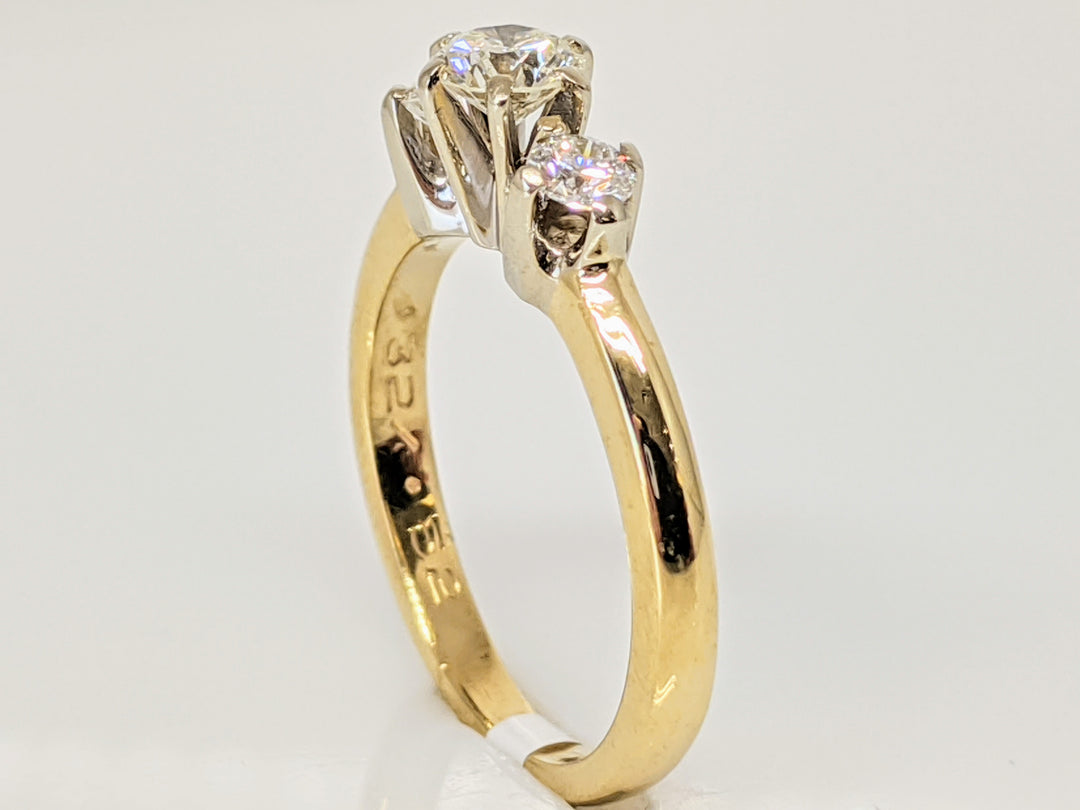 14K .52 CARAT TOTAL WEIGHT I1 K DIAMOND ROUND (3) TRINITY ESTATE RING 3.0 GRAMS