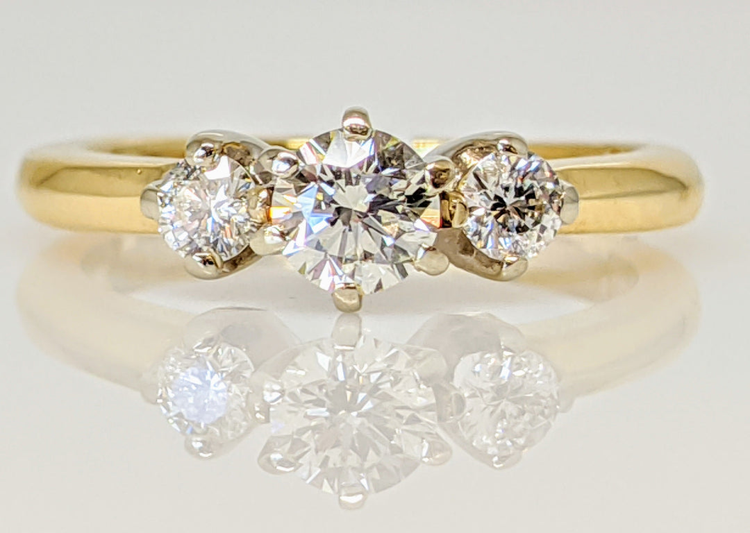 14K .52 CARAT TOTAL WEIGHT I1 K DIAMOND ROUND (3) TRINITY ESTATE RING 3.0 GRAMS