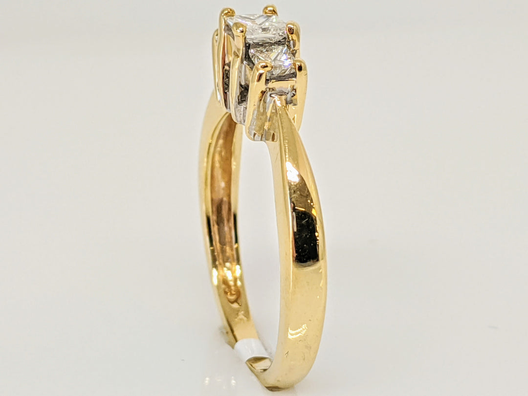 14K .50 CARAT TOTAL WEIGHT I1 H DIAMOND PRINCESS CUT (3) TRINITY ESTATE RING 3.0 GRAMS