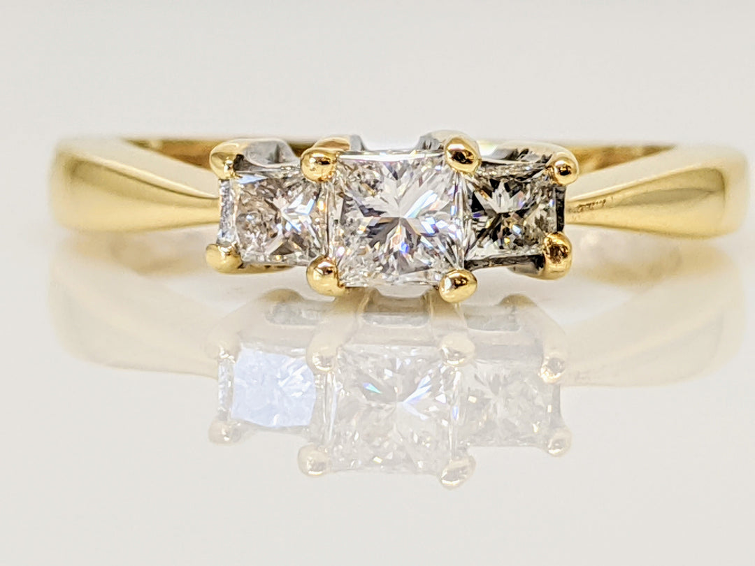 14K .50 CARAT TOTAL WEIGHT I1 H DIAMOND PRINCESS CUT (3) TRINITY ESTATE RING 3.0 GRAMS