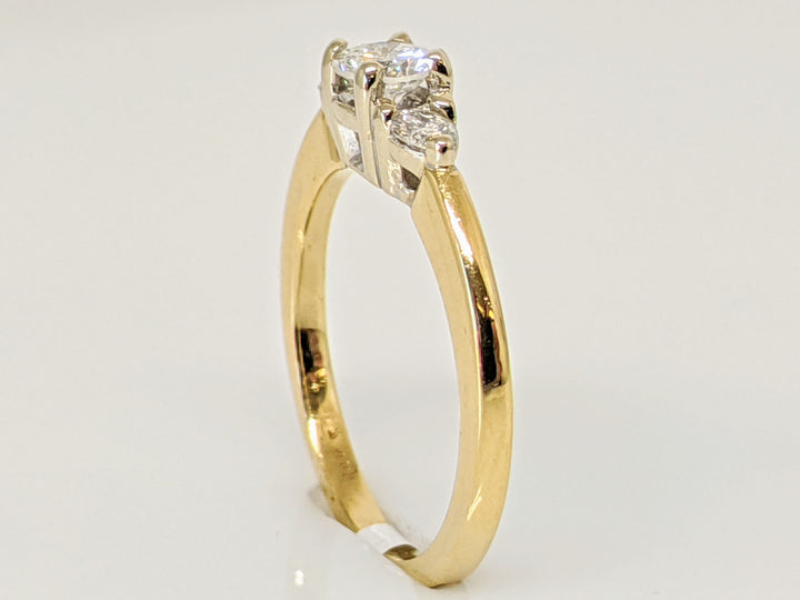14K .36 CARAT TOTAL WEIGHT I1 H DIAMOND ROUND (3) TRINITY ESTATE RING 2.4 GRAMS