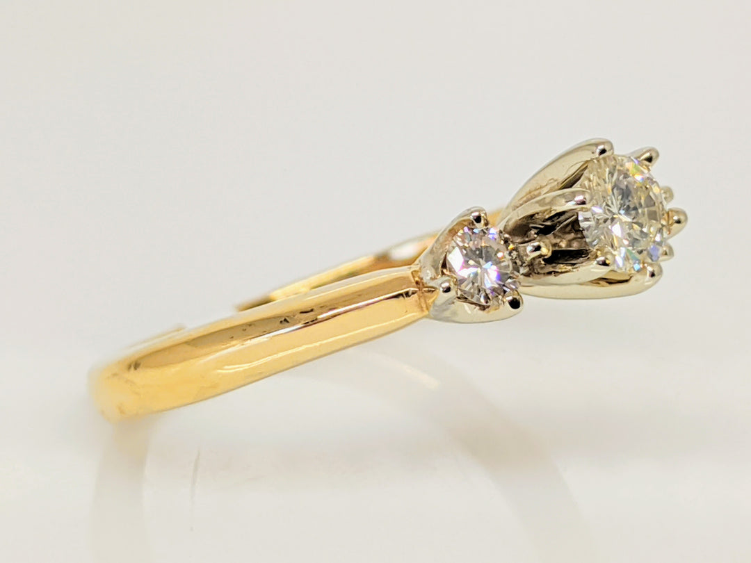 14K .33 CARAT TOTAL WEIGHT I1 K DIAMOND ROUND (3) TRINITY ESTATE RING 2.6 GRAMS