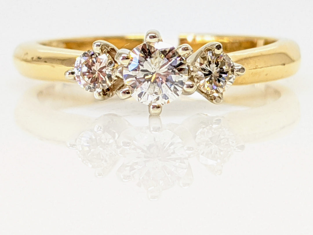 14K .33 CARAT TOTAL WEIGHT I1 K DIAMOND ROUND (3) TRINITY ESTATE RING 2.6 GRAMS