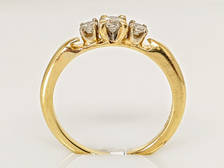 14K .26 CARAT TOTAL WEIGHT I1 I DIAMOND ROUND (3) TRINITY ESTATE RING 2.3 GRAMS