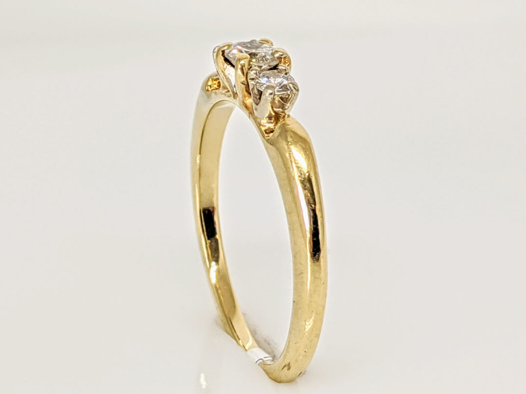 14K .26 CARAT TOTAL WEIGHT I1 I DIAMOND ROUND (3) TRINITY ESTATE RING 2.3 GRAMS