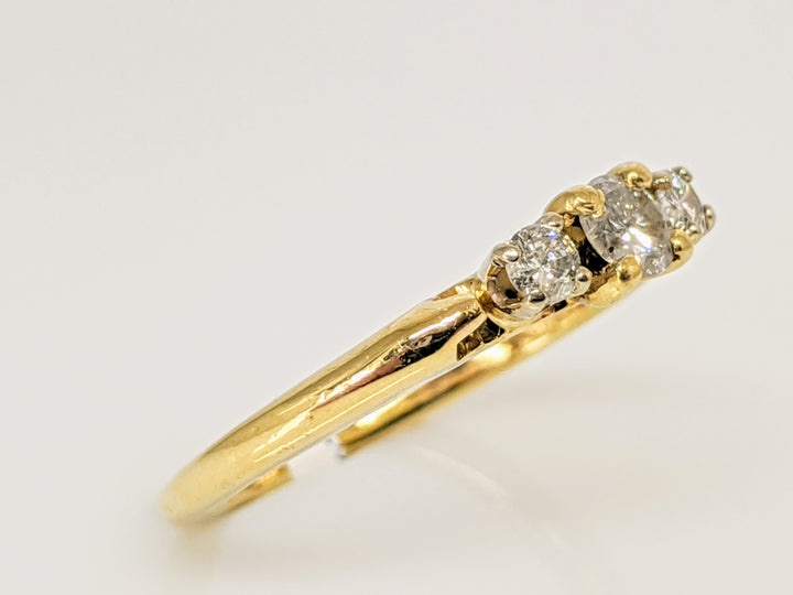 14K .26 CARAT TOTAL WEIGHT I1 I DIAMOND ROUND (3) TRINITY ESTATE RING 2.3 GRAMS