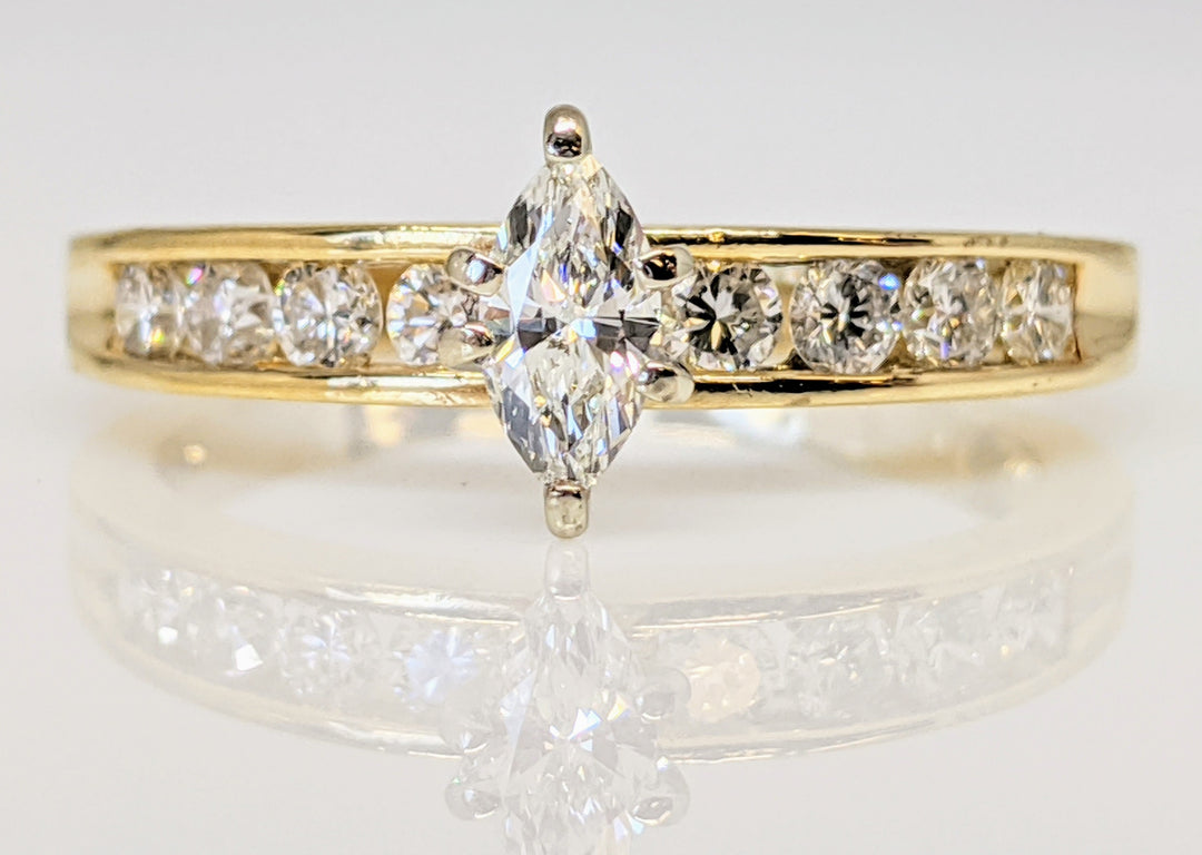 14K .65 CARAT TOTAL WEIGHT SI2 H DIAMOND MARQUISE WITH (8) ROUND ESTATE RING 2.7 GRAMS
