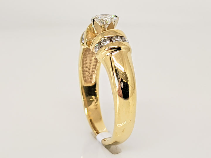 14K .42 CARAT TOTAL WEIGHT I1 H DIAMOND ROUND (11) ESTATE RING 5.1 GRAMS