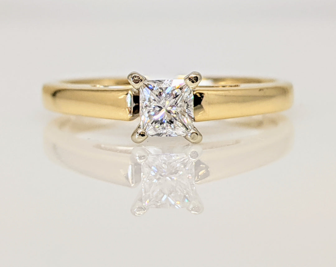 14K .25 CARAT TOTAL SI3 H DIAMOND PRINCESS CUT RAISED SHANK SOLITAIRE ESTATE RING 2.6 GRAMS