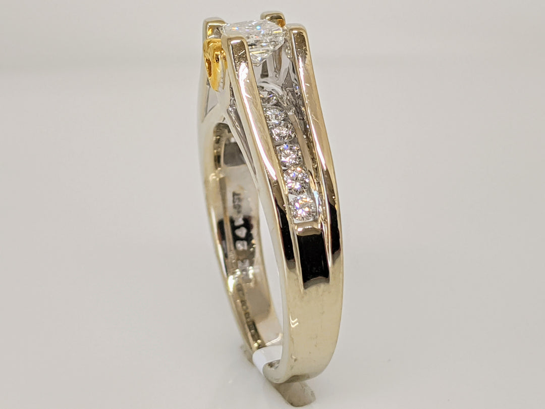 14K WHITE/24K .76 CARAT TOTAL WEIGHT I1 F DIAMOND PRINCESS CUT WITH (12) ROUND MELEE ESTATE RING 7.2G