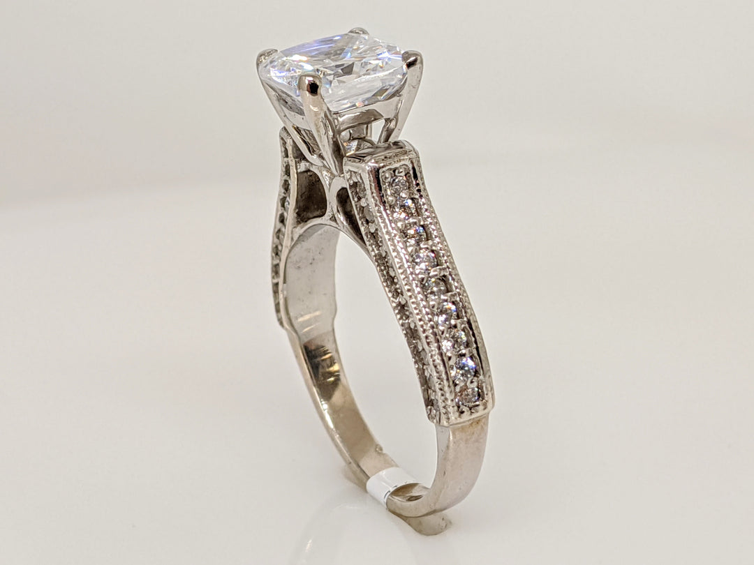 14KW CUBIC ZIRCONIA CUSHION CUT 8MM WITH CUBIC ZIRCONIA MELEE ESTATE RING 4.9 GRAMS