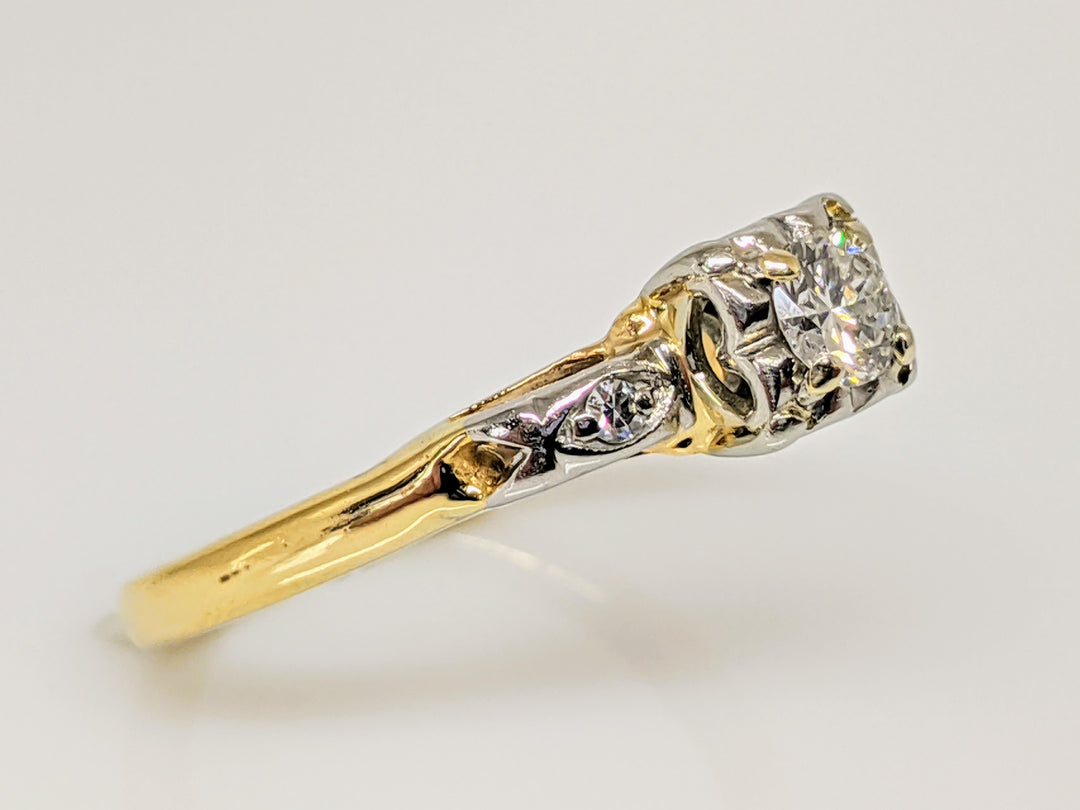 14K .18 CARAT TOTAL WEIGHT SI2 H DIAMOND ROUND (3) VINTAGE SOLITAIRE ESTATE RING 1.8 GRAMS