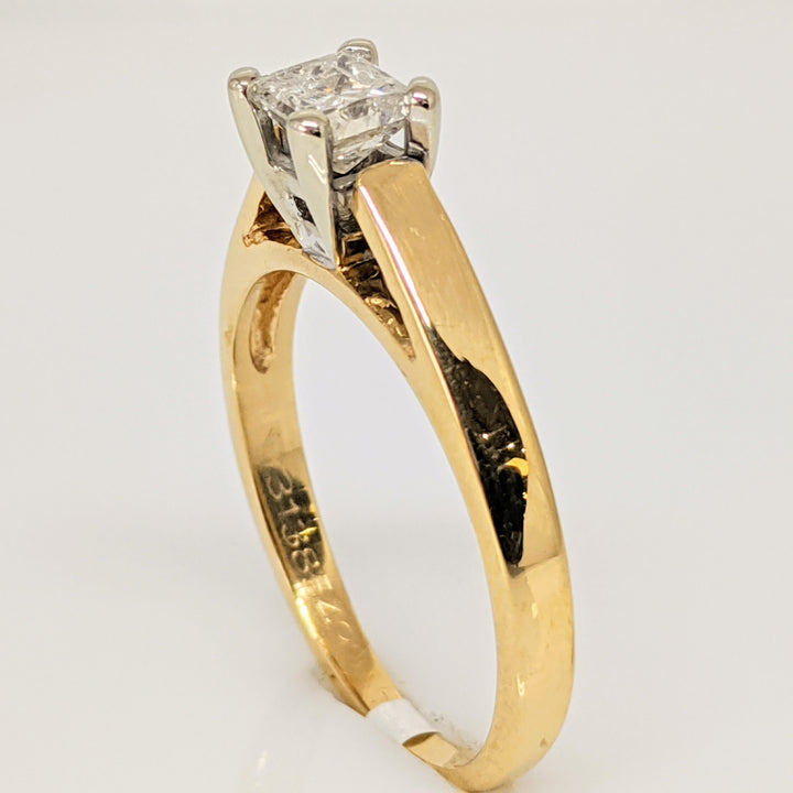 14K .56 CARAT TOTAL I1 K DIAMOND PRINCESS CUT RAISED SHANK SOLITAIRE ESTATE RING 3.0 GRAMS