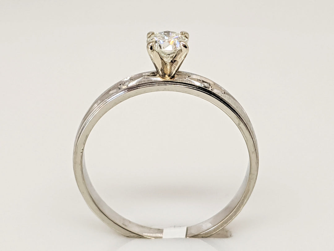 10K WHITE .24 CARAT TOTAL WEIGHT I1 I DIAMOND ROUND (3) ESTATE RING 1.6 GRAMS
