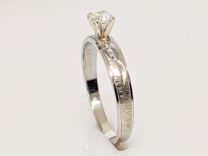 10K WHITE .24 CARAT TOTAL WEIGHT I1 I DIAMOND ROUND (3) ESTATE RING 1.6 GRAMS