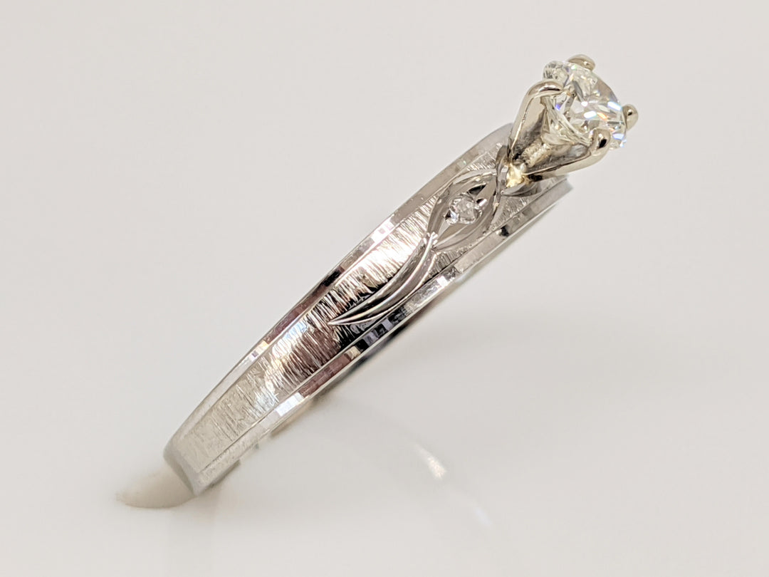 10K WHITE .24 CARAT TOTAL WEIGHT I1 I DIAMOND ROUND (3) ESTATE RING 1.6 GRAMS