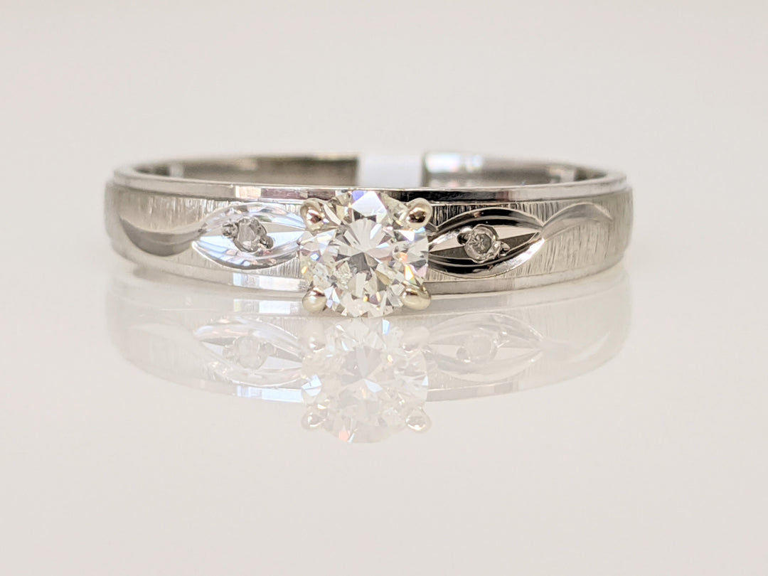 10K WHITE .24 CARAT TOTAL WEIGHT I1 I DIAMOND ROUND (3) ESTATE RING 1.6 GRAMS