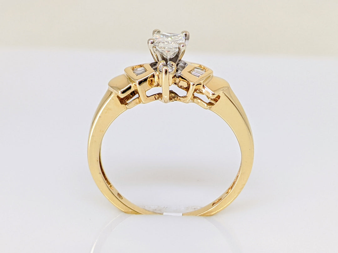 14K .49 CARAT TOTAL WEIGHT I1 H DIAMOND PRINCESS CUT WITH (12) BAGUETTE ESTATE RING 2.7 GRAMS