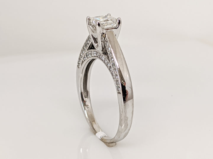 14K WHITE 1.13 CARAT TOTAL WEIGHT I1 G DIAMOND PRINCESS CUT WITH (48) ROUND MELEE ESTATE RING 4.7 GRAMS