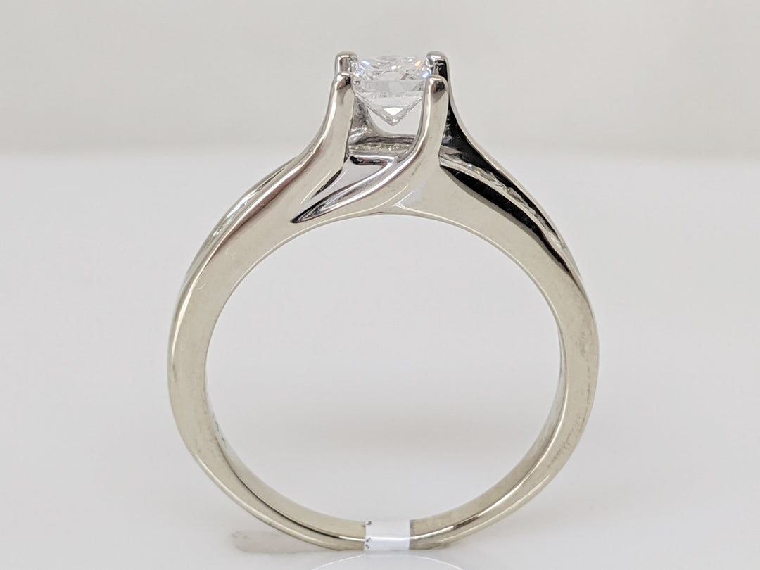 14K WHITE .96 CARAT TOTAL WEIGHT SI2 G DIAMOND PRINCESS CUT (11) ESTATE RING 4.4 GRAMS