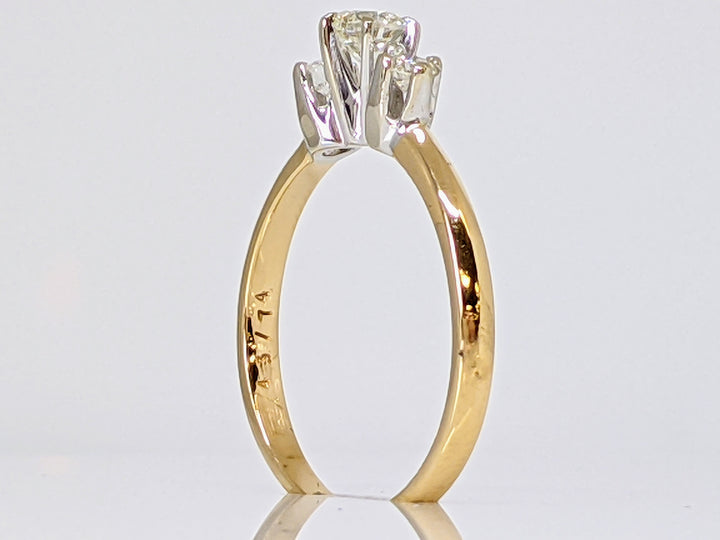 14K .47 CARAT TOTAL WEIGHT VS1 H ROUND DIAMOND (3) TRINITY ESTATE RING 2.3 GRAMS
