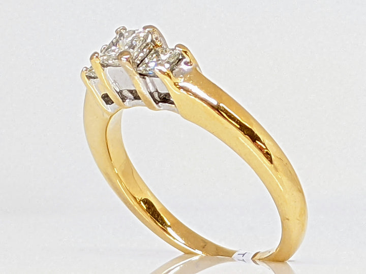 14K .53 CARAT TOTAL WEIGHT I1 H DIAMOND PRINCESS CUT (3) TRINITY ESTATE RING 3.2 GRAMS