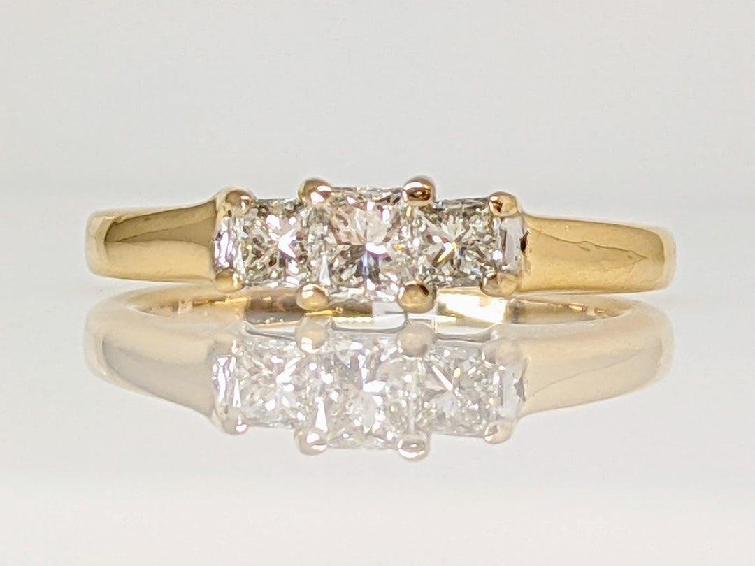 14K .53 CARAT TOTAL WEIGHT I1 H DIAMOND PRINCESS CUT (3) TRINITY ESTATE RING 3.2 GRAMS