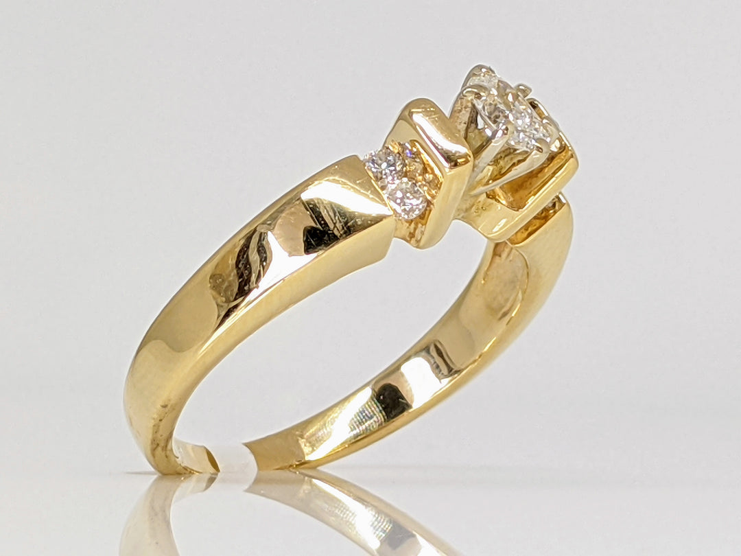 14K .37 CARAT TOTAL WEIGHT SI2 I OVAL WITH (4) ROUND DIAMOND ESTATE RING 4.9 GRAMS