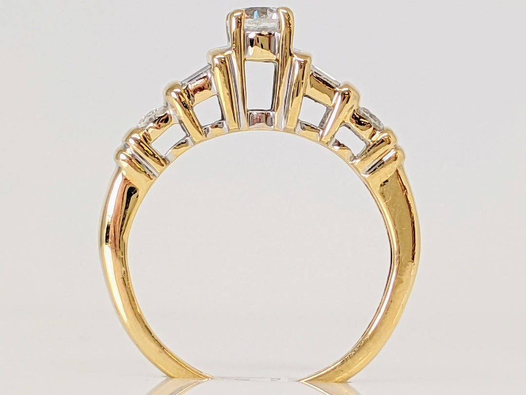 14K .50 CARAT TOTAL WEIGHT I1 G DIAMOND ROUND (3) BAGUETTE (4) ESTATE RING 2.6 GRAMS