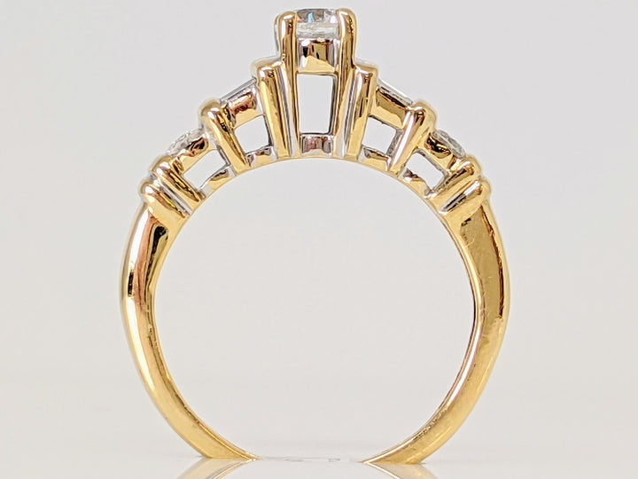 14K .50 CARAT TOTAL WEIGHT I1 G DIAMOND ROUND (3) BAGUETTE (4) ESTATE RING 2.6 GRAMS