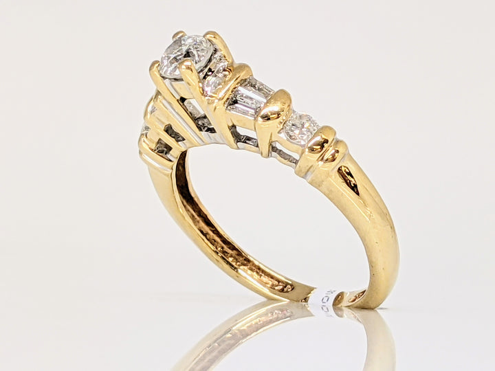 14K .50 CARAT TOTAL WEIGHT I1 G DIAMOND ROUND (3) BAGUETTE (4) ESTATE RING 2.6 GRAMS