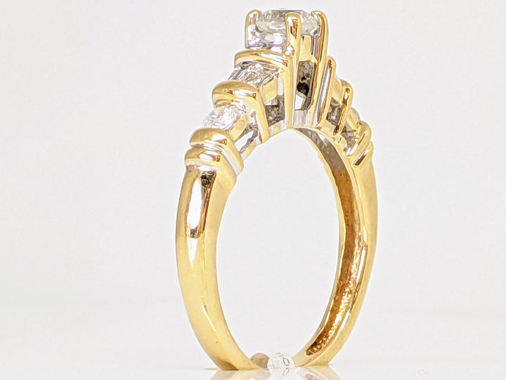 14K .50 CARAT TOTAL WEIGHT I1 G DIAMOND ROUND (3) BAGUETTE (4) ESTATE RING 2.6 GRAMS